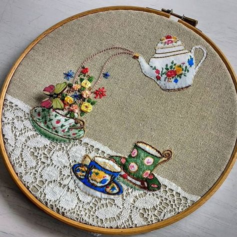 Patchwork Embroidery Design, Useful Embroidery Projects, Embroidery Outline Designs, Hand Embroidery Patterns Vintage, Tea Embroidery, Needle Work Embroidery, Needlework Accessories, Cross Stitch Embroidery Patterns, Patchwork Embroidery