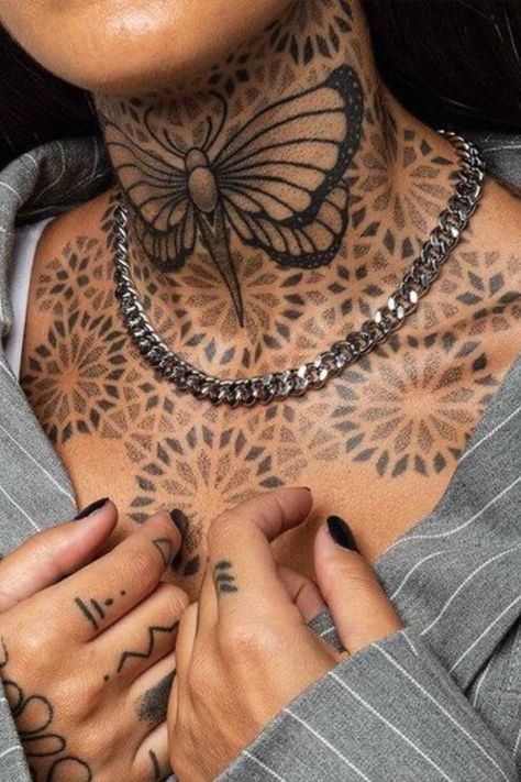 10 Expressive Blackout Neck Tattoo Ideas Blackout Neck Tattoo, Roses Chest Tattoo, Hals Tattoo, Chest Neck Tattoo, Hals Tattoo Mann, Full Neck Tattoos, Neck Tattoo Ideas, Floral Back Tattoos, Stomach Tattoos Women