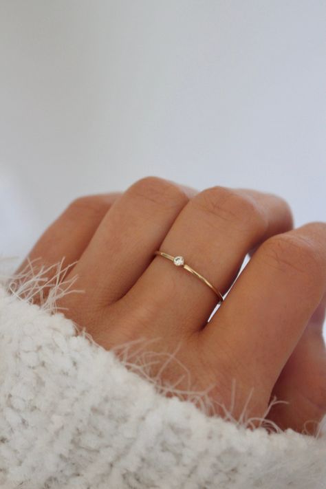 Tiny Wedding Rings, Small Gold Diamond Ring, Minimal Gold Ring Design, Minimalistic Gold Rings, Dainty Gold Ring Stack, Minimal Rings Gold, Simple Rings Everyday, Simple Golden Ring, Minimal Rings Minimalist Jewelry