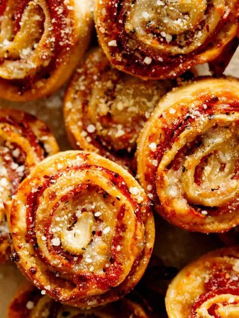 Sourdough Pizza Pinwheels, Puff Pastry Pizza Pinwheels, Pepperoni Puff Pastry, Sourdough Pinwheels, Pepperoni Appetizers, Pizza Swirls, Pizza Wheels, Homemade Pizza Rolls, Pizza Pinwheels