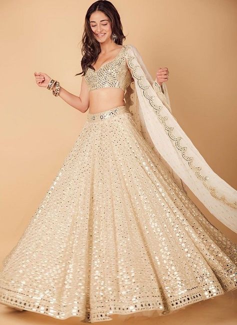 Amigurumi Patterns, भारतीय दुल्हन संबंधी, Gowns Dresses Indian, डिजाइनर कपड़े, Engagement Lehenga, Mirror Work Lehenga, Indian Outfits Lehenga, Wedding Lehenga Designs, Embellished Clothing