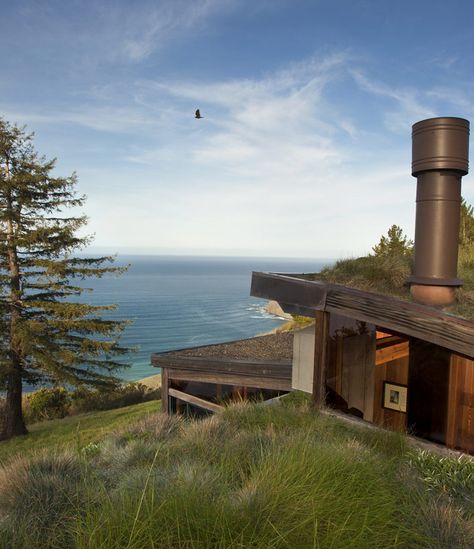 Post Ranch Inn, Big Sur and Central Coast, United States - book through i-escape.com || Exquisitely positioned and utterly romantic lodge on a ridge overlooking the Pacific: one of California's top hotels Big Sur California Houses, Big Sur Home, Big Sur House, Getaway House, Post Ranch Inn, Iphone Widget, California Architecture, Exterior House Remodel, California Ranch