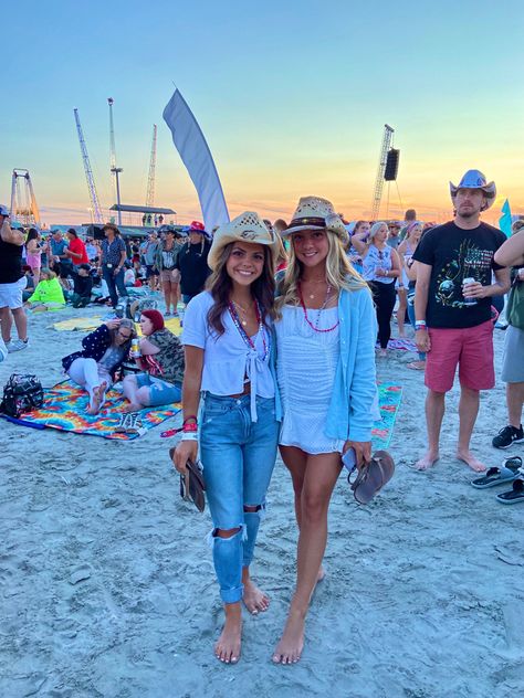 summer concert 
country beach Barefoot Country Music Fest Outfits, Country Music Festival Outfits Summer, Country Festival Outfit Summer, Country Concert Outfit Summer, Festival Outfit Summer, Country Festival Outfit, Country Girl Aesthetic, Country Music Festival Outfits, Summer Country Concert Outfit