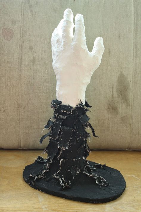 Tonns to do in ART!: Plaster Hand Sculpture Sculpture Plaster, Plaster Hands, Sculpture Art Projects, Art Plaster, Easy Sculpture, Cast Art, Plaster Crafts, Art Lessons Middle School, Plaster Sculpture