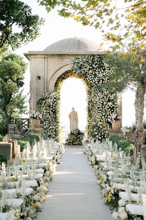 Italian Villa Wedding Decor, Luxury Wedding Ceremony Outdoor, Wedding Themes Timeless, Italian Wedding Ceremony Decor, Outdoor Wedding Italy, Wedding Ceremony Stairs, Italy Wedding Ceremony, Wedding Ceremony Floral Backdrop, Amalfi Coast Italy Wedding