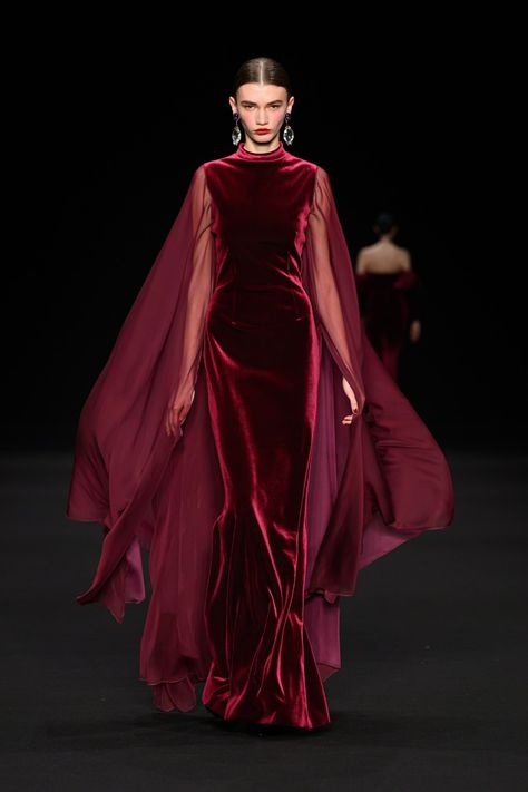 Baju Pengapit, Look Gatsby, Sci Fi Fashion, Chiara Boni, Outfit Trends, Dreamy Dress, Velvet Fashion, Fall 2024, Couture Gowns