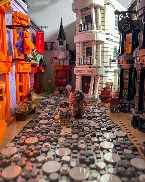 All Posts • Instagram Harry Potter Lego Ideas, Lego Harry Potter Display, Lego Harry Potter Ideas, Harry Potter Lego Display Ideas, Harry Pptter, Harry Potter Display, Hogwarts Hufflepuff, Harry Potter Lego, Harry Potter Crossover