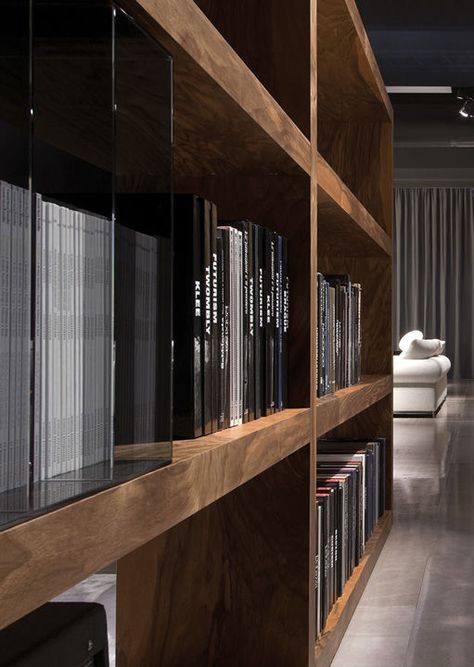 Living room ideas, bookcase inspiration for a luxury lounge Chunky Bookshelves, Modern Bookshelf Design, Contemporary Bookshelf, Restaurant Kitchen Design, Armani Casa, Armani Hotel, Modern Bookshelf, Muebles Living, Bookshelf Design