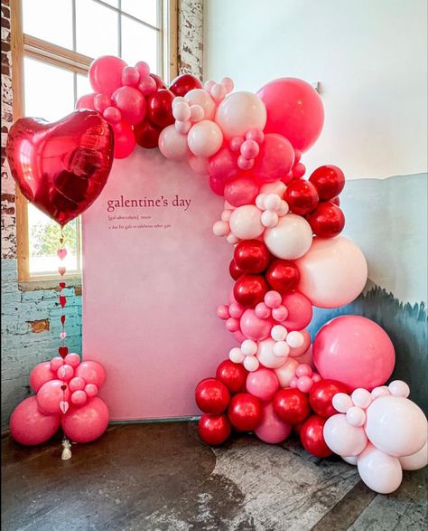 Valentines Day Balloon Backdrop, Galentines Party Balloon Arch, Xoxo Balloon Backdrop, Valentine Balloon Backdrop, Valentine Baloon Decorations, Cupid Gender Reveal, Pvc Backdrop Ideas, Galentine Balloon Decor, Valentine Birthday Decorations