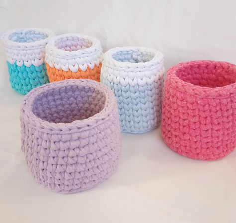 Crochet Marker Holder, Crochet Pencil Cup, Crochet Pencil Holder, Pencil Cup Diy, Recycled Crochet, Crochet Objects, Crochet Pencil, Diy Pencil Holder, Locker Accessories