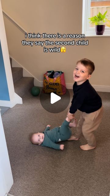 L E A N A  J A Y N E on Instagram: "this poor kid hahaha honestly I panic and she just finds it hilarious🫣😅😅😅😭  #secondchild #momoftwo #secondbaby #baby #babiesofinstagram #momsofinstagram #toddler #toddlersofinstagram #funny" Funny Parents, Funny Pictures For Kids, Toddler Humor, Poor Children, Left Alone, Second Baby, Parenting Humor, Funny Baby, A J