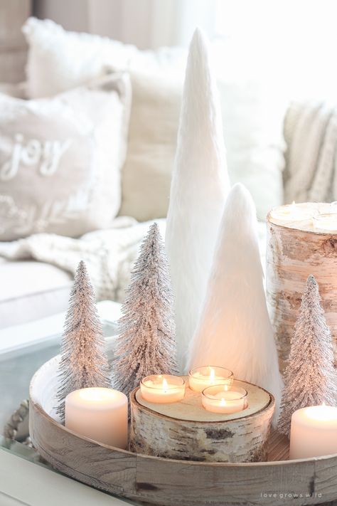 A beautiful neutral, light and bright living room decorated for Christmas Light And Bright Living Room, Room Decorated For Christmas, Diy Deco Noel, Deco Table Noel, Christmas Decorations Living Room, Bright Living Room, Christmas Inspo, White Christmas Decor, God Jul