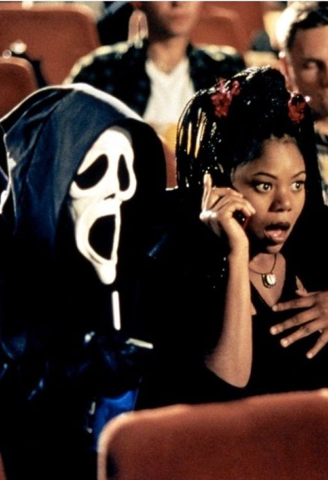 Scary Movie (2000) Scary Woman Aesthetic, Scary Movie Brenda, Regina Hall Scary Movie, Brenda Scary Movie, Iconic Female Movie Characters, Scary Movie Aesthetic, Scary Movie 2000, Scary Movie 1, Slasher Summer