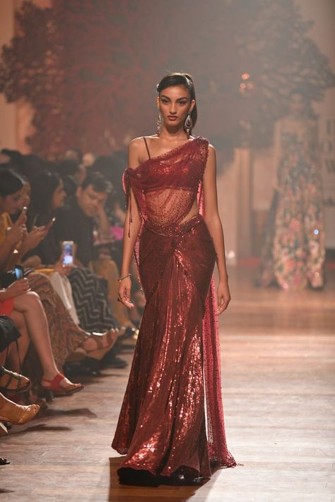 Off The Shoulder Indian Outfit, Indian Streetwear Fashion, Grammys 2023, 2023 Dress, Nikkah Dress, Indian Outfits Lehenga, Tarun Tahiliani, Estilo Hippie, Indian Dresses Traditional