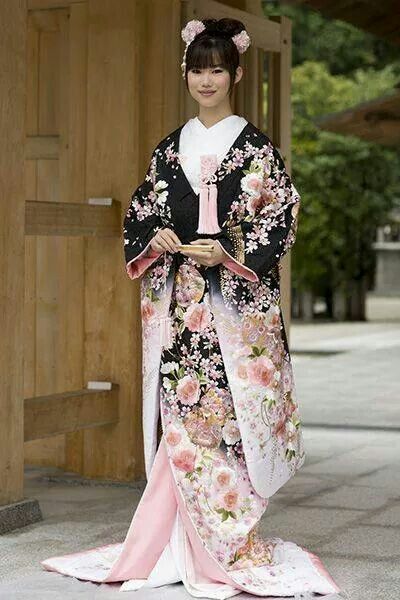 Vestido de boda japonés Traditional Japanese Wedding, Japanese Wedding Dress, Moda Kimono, Japanese Traditional Clothes, Japanese Traditional Dress, Mode Kimono, Japanese Wedding, Traditional Kimono, Japanese Dress