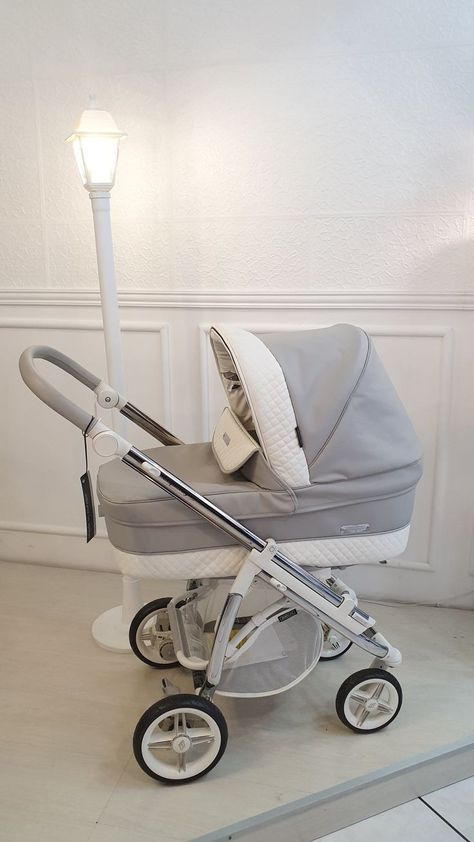 Baby Stroller Aesthetic, Aesthetic Stroller, Baby Strollers Luxury, Stroller Aesthetic, Cute Baby Things, Luxury Baby Nursery, Infant Stroller, طفلة حديثة الولادة