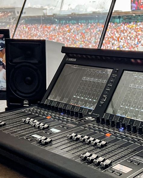 Carburetion Day, Indianapolis.
-
⚫ Nick Olson's FOH booth with RCF AYRA PRO reference monitors.
-
-
#ExperienceRCF #RCFaudio #RCFspeakers #soundculture #RCFsound #SoundEngineer #Audio #AudioPro #ProAudio #musicproducer #musicstudio #synthnerd #producerlife #studiosetup #productionstudio #musicproduction #studiorecording #audiointerface #studio Rcf Audio, Sound Engineer, Studio Recording, Studio Setup, Music Studio, Music Producer, Audio