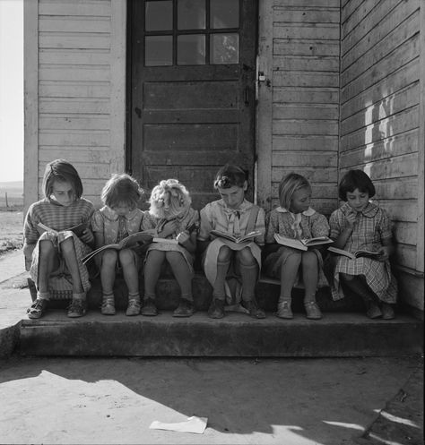 Girls Reading - Dorothea Lange Dorothea Lange Photography, People Reading, Dust Bowl, Photos Of People, Documentary Photographers, Reading Lessons, Woman Reading, Girl Reading, Online Wall Art