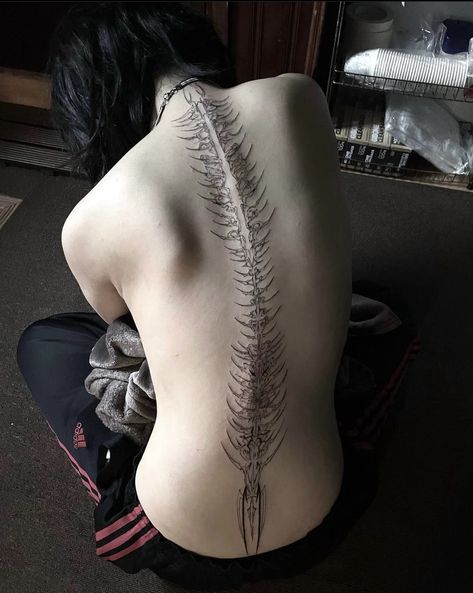 Backpiece Tattoo, Tattoos Infinity, Sigil Tattoo, Grunge Tattoo, Tattoos Geometric, Tattoo Style Drawings, Spine Tattoo, Spine Tattoos, Elegant Tattoos