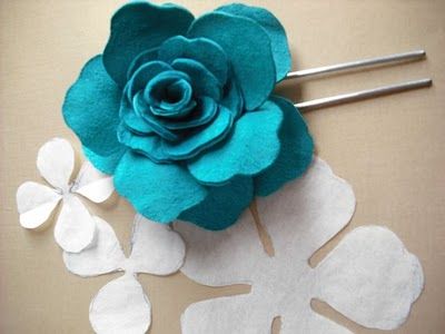 queenplinker: Leather rose tutorial to make the rose for the girls headbands Diy Leather Rose, Diy Leather Flowers, Leather Flower Tutorial, Flower Wall Hanging Decor, Room Hanging Decor, Diy Paper Wall Hanging, Leather Tutorial, How To Make Leather, Leather Rose