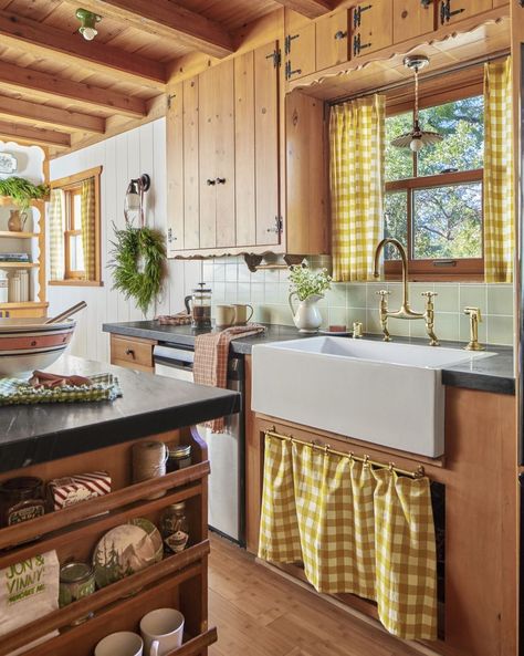 rustic farmhouse kitchen ideas heather taylor Green Wall Paint Colors, Stylish Kitchen Island, White Wall Paint, Cute Cabins, Heather Taylor, Home Coffee Bar, Home Bar Designs, Cabin Kitchens, All White Kitchen