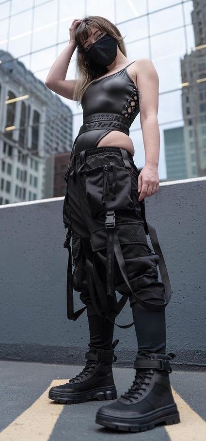 Cyberpunk Jacket Female, Cyberwear Fashion Women, Future Tech Outfit, Cyberpunk Grunge Outfit, Cyberpunk Womens Fashion, Cyberpunk Clothes Women, Cyberpunk Pants Female, Scifi Fashion Cyberpunk, Urban Cyberpunk Fashion