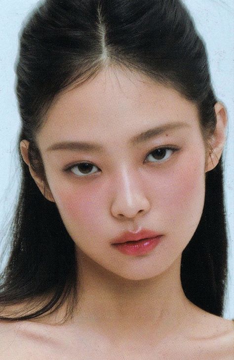 Jennie Make Up, Jennie Visual Face, Jennie Hera, Korean Eyebrows, Straight Eyebrows, Straight Brows, Korean Makeup Tips, Korean Makeup Tutorials, Looks Black