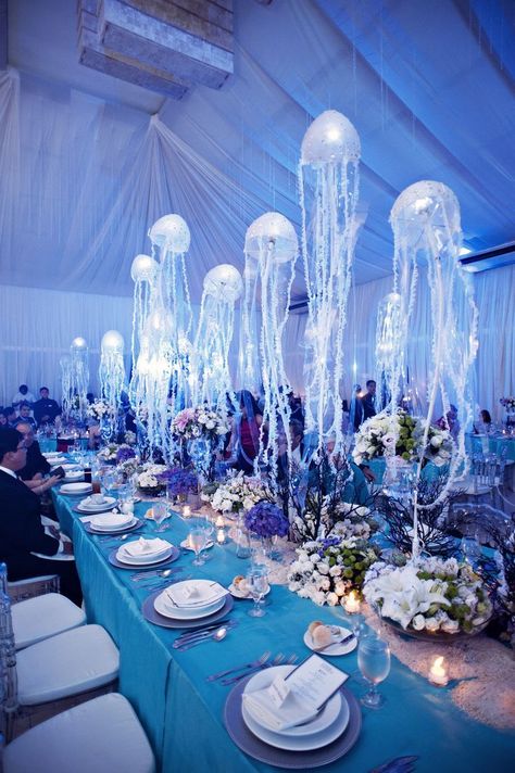 Wedding ideas and aesthetics Deco Theme Marin, Sea Wedding Theme, Beach Table Decorations, Weddings Decorations Elegant Romantic, Elegant Table Decorations, Aquarium Wedding, Prom Themes, Tafel Decor, Underwater Theme