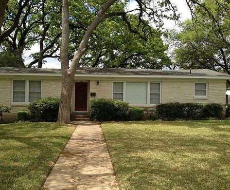 Before And After Ranch Exterior, Ranch Facade Makeover, Plain Ranch House Exterior Makeover, Homes Before And After Exterior, Outside Home Makeover Before After, Ranch Exterior Remodel Before And After, Plain House Exterior Makeover, 1960s Brick Ranch Exterior, Update Exterior Of Home Ranch Style