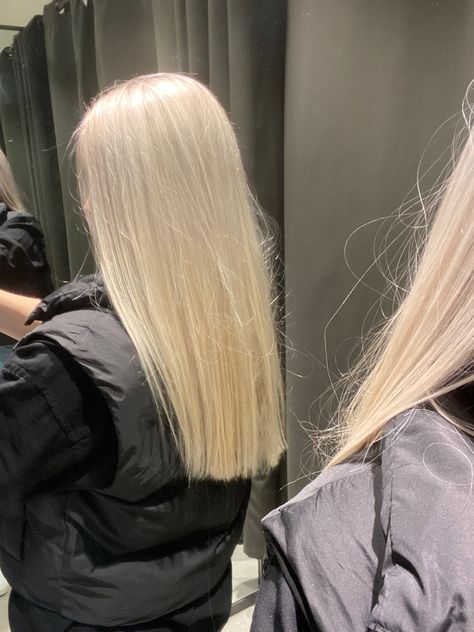 Blonde Hair Extensions Straight, Balayage, White Blonde Hair Medium Length, Blonde Medium Straight Hair, Light Blonde Hair Platinum, Blonde Straight Medium Length Hair, Scandinavian Blonde Hairline, Long Straight Hair Blonde, Scandinavian Hair Blonde