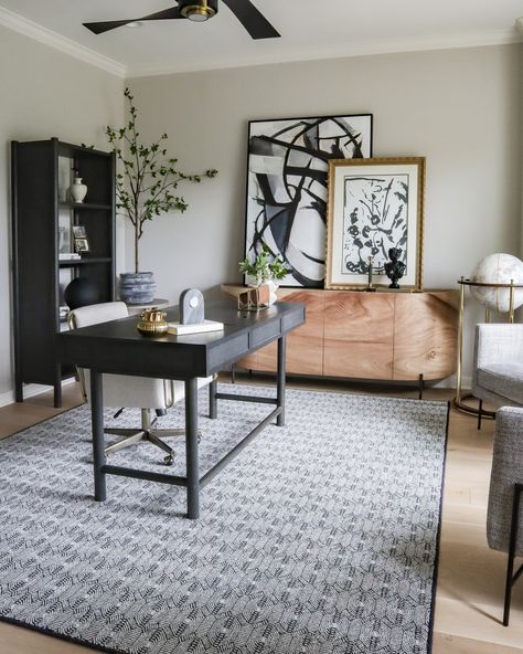 Masculine Office Decor Professional, Modern Transitional Office, Neutral Office Decor, White Office Ideas, Masculine Office Decor, Eclectic Office, Black Desk Office, Masculine Office, Neutral Office