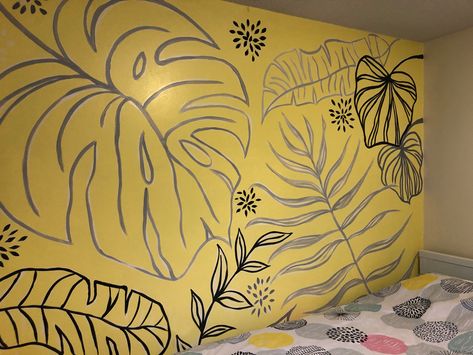 Plant leaves painted on a wall mural in black, grey and white on a yellow wall. Monstera Wall Mural, Monstera Wall Painting, Boho Murals, Leaf Wall Painting, Monstera Mural, Painted Wall Mural, Leaf Mural, Garage Redo, Kitchen Unit Designs
