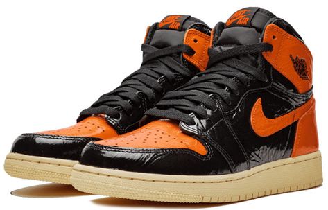 The Air Jordan 1 Retro High OG "Shattered Backboard 3.0" has a legendary backstory: Michael Jordan himself wore the orange and black colorway in a 1985 overseas exhibition game, where he scored 30 points and also shattered the backboard. In this re-release, the main material is a shiny wrinkled patent leather that brings a new aesthetic. Now available in children's sizes. Jordan 1 Shattered Backboard, Original Air Jordans, Grey Trainers, Shattered Backboard, Air Jordan 1 Retro High Og, Air Jordan 1 Retro High, Kids Jordans, Jordan 1 High, University Blue