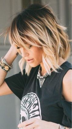 Textured Bob Haircut With Bangs, Kadeřnické Trendy, Messy Bob, Messy Bob Hairstyles, Textured Bob, Vlasové Trendy, Fesyen Rambut, Hairstyles Messy, Choppy Bob Hairstyles