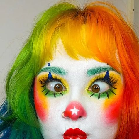 In Denial Reaction Pic, 70s Clown Aesthetic, 70s Clown Makeup, Funky Clown Makeup, Clown Makeup Happy, Flower Clown Makeup, Clown Makeup Rainbow, Colorful Clown Outfit, Simple Clown Costume Outfit