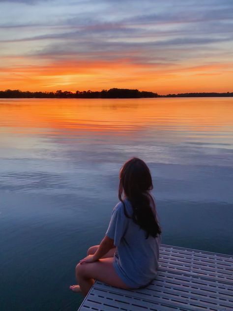 instagram vsco picture ideas lake dock sunset Vsco Picture Ideas, Vacation With Friends, Summer Instagram Pictures, Lake Photoshoot, Lake Dock, Lake Summer, Vsco Pictures, Summer Picture Poses, Lake Girl