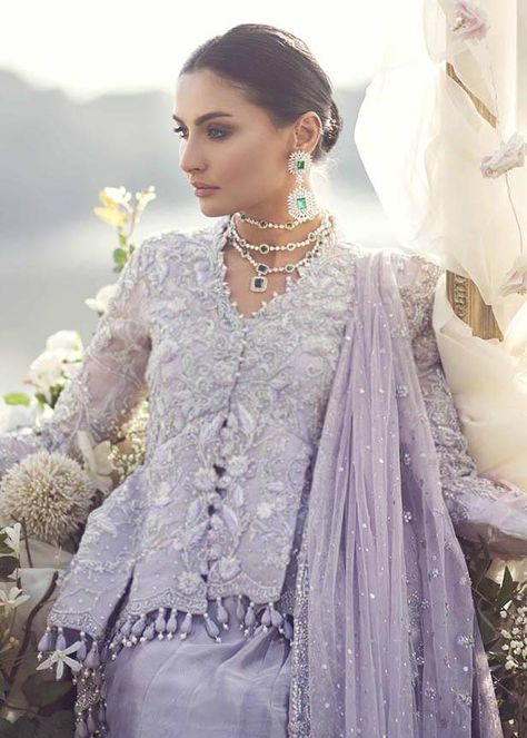 Silver Lehenga Bridal, Silver Lehenga, Lilac Lehenga, Lavender Lehenga, Formal Dress For Wedding Guest, Indian Wedding Guest Dress, Walima Dress, Pakistani Formal Dresses, Outfit Top