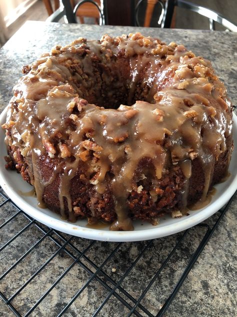 Upside Down Pecan Pie Cake | Kande Kups Ina Garten, Pecan Upside Down Cake, Pecan Pie Cake, Bunt Cakes, Pecan Cake, Bundt Cakes Recipes, Pie Cake, Upside Down Cake, Cake Flavors