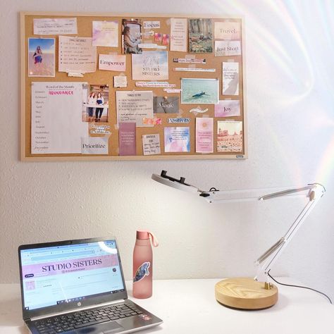 Dorm Room Crafts, Manifesting Printable, Pin Board Ideas Aesthetic, Party Mood Board, Cork Board Ideas For Bedroom, Pin Board Ideas, Law Of Attraction Vision Board, Vision Board Kit, Vision Board Examples