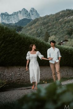 Pre Nup Photoshoot, Modern Destination Wedding, Prenup Photos Ideas, Prenuptial Photoshoot, Megan Young, Pre Wedding Photoshoot Props, Wedding Fotos, Annecy France, Pre Wedding Photoshoot Outfit