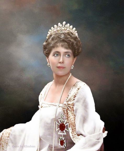 Queen Marie of Romania Gotha, Queen Marie Of Romania, Marie Of Romania, Romanian Royal Family, Royal Houses, Spanish Dress, Alexandra Feodorovna, Royal Beauty, Royal Tiaras