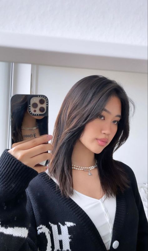 Asian Hairstyle For Round Face, Oval Face Asian Haircut, Straight Mid Length Hair With Curtain Bangs, Medium Length Asian Hair, Butterfly Haircut Straight Hair Unstyled, Medium Length Hair Styles Straight, Medium Hair Asian, Asian Haircut Women, Asian Medium Length Hair