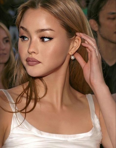 Balayage, Devon Aoki Face, Devon Aoki Makeup, Aoki Devon, Matte Make Up, Chubby Face, Glitter Make Up, Devon Aoki, Hair Inspiration Color