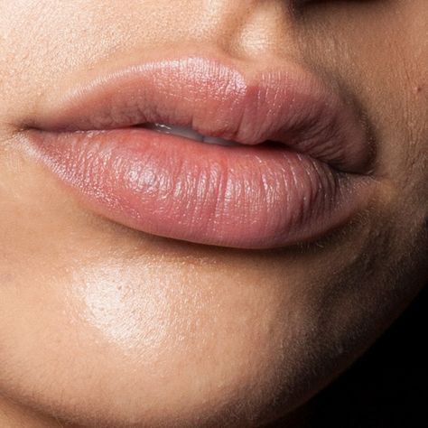 How Chapped Lips Could Be Caused by Dry Skin — Expert Advice | Allure Lip Reference, Lip Photo, Lips Reference, Mouth Anatomy, Skin Lightening Diy, Head Anatomy, Lips Photo, Beauty Hacks Lips, Strengthen Your Core
