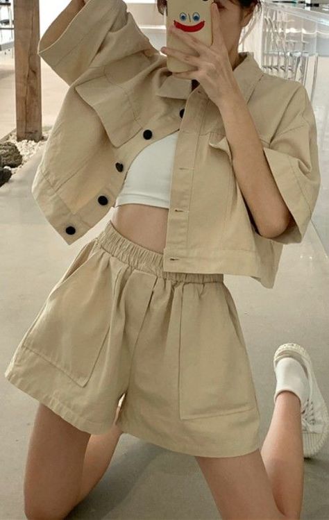 [SponsoredPost] 40 Great Comfy Outfit Ideas Tips and Tricks To Learn More Quickly #comfyoutfitideas Stylish Short Dresses, Casual College Outfits, Shorts Outfits Women, Beige Outfit, Mode Kpop, Easy Trendy Outfits, Cute Summer Outfits, Casual Style Outfits, Korean Outfits