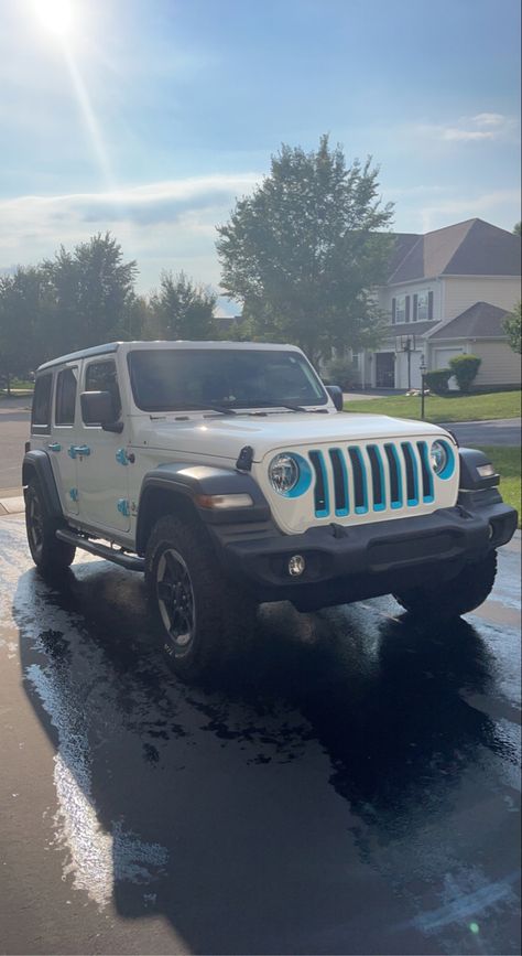 White Jeep Wrangler With Blue Accents, Black Jeep With Blue Accents, White Jeep With Blue Accents, Light Blue Jeep, Cars For Teenage Girls, All Black Jeep, Jeep Wrangler Girly, Blue Jeep Wrangler, White Jeep Wrangler