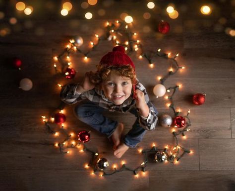 Christmas Photos At Home Diy, Christmas Pics At Home, Toddler Christmas Pictures At Home, At Home Christmas Photoshoot Kids, Children Christmas Photos, Christmas Backdrops For Photos, Toddler Christmas Pictures, Toddler Christmas Photos, Christmas Photoshoot Kids