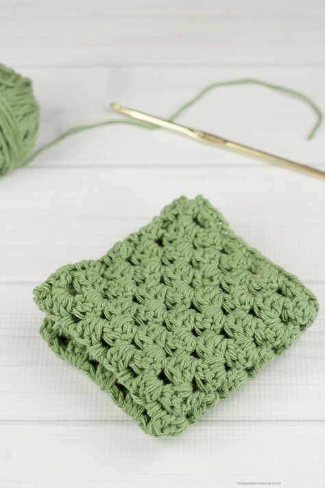 Granny Stripe Crochet Dishcloth Pattern Granny Stripe Crochet, Crochet Dishcloth Pattern, Mermaid Crochet Pattern, Dishcloth Patterns Free, Granny Stripe, Stripe Crochet, Crochet Headband Pattern Free, Crochet Scrubbies, How To Make Tassels