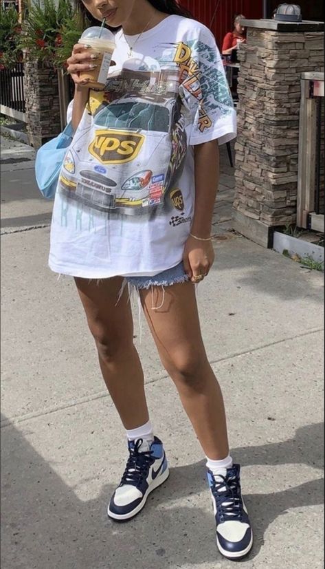 Lovers And Friends Outfits, Casual Summer Sneaker Outfits, Street Wear Outfits Women Summer, New York Fits Spring, Hightop Outfits, La Street Fashion, Retro Aesthetic Outfit, Jordan Outfits Womens, Fun Fits