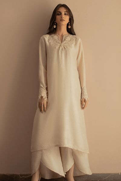Deepak Perwani, Petal Pants, Raw Silk Dress, Eid Collection, Pakistani Dress Design, Stylish Dress Designs, Indian Fashion Dresses, Chantilly Lace, Kurta Designs